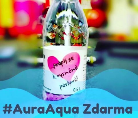 Nabito na červen: voda zdarma v akci Pitný režim a soutěž o měsíc cvičení #auraaqua